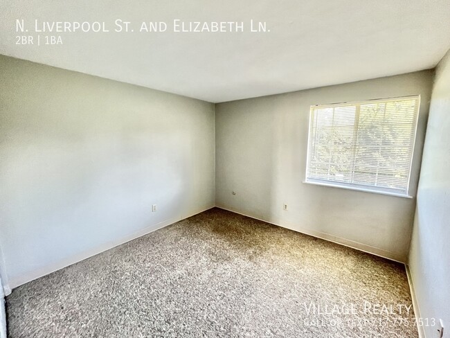 Building Photo - Few Steps! Top floor! Affordable 2-Bed wit...