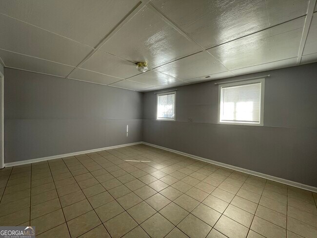 Building Photo - 1001 Traymore Dr