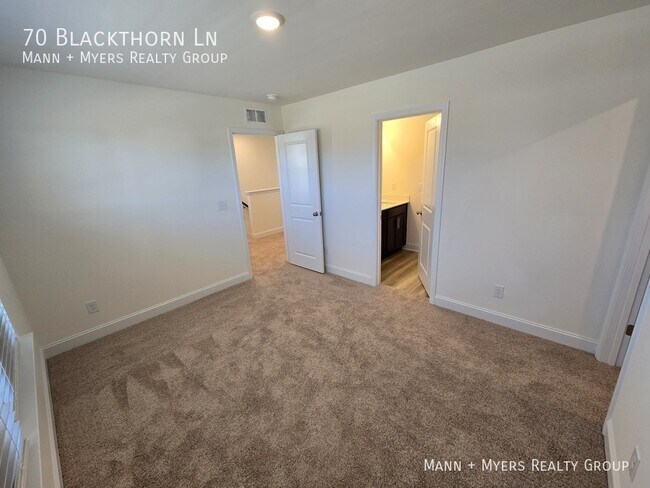 Building Photo - 70 Blackthorn Ln