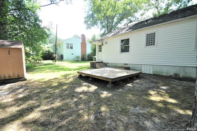 Building Photo - 323 E Park St