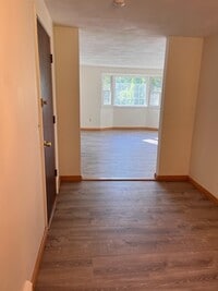 Building Photo - 2 Town House Ln