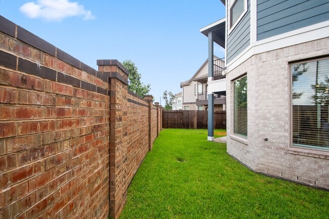 Building Photo - 15823 Black Grouse Dr