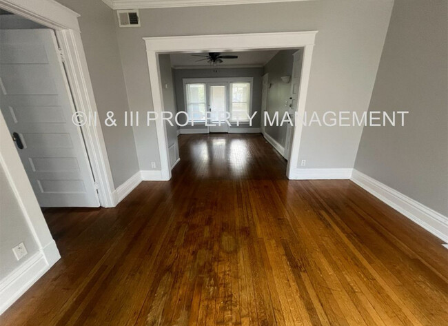 Building Photo - 217 W 37th St