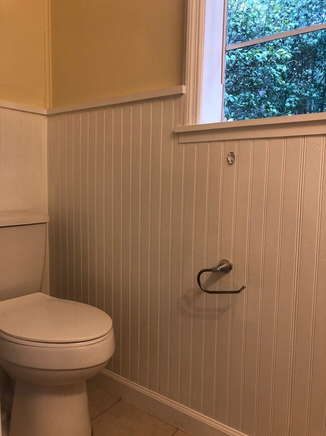 Building Photo - 300 Catherine Ave