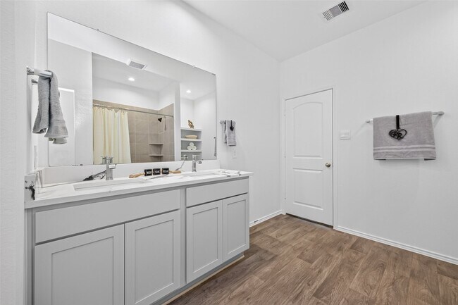 Building Photo - 24206 Foxdale Bay Ct