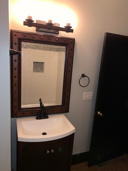 Bathroom - 886 Carpenter St