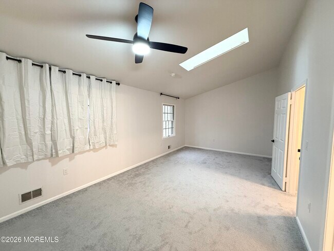 Building Photo - 41 Weller Pl