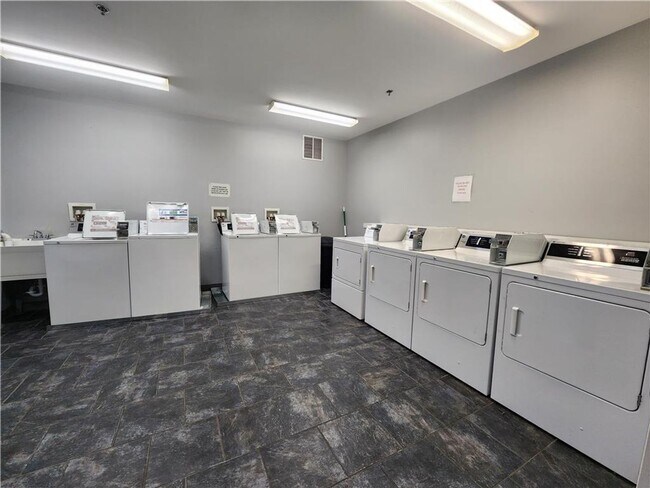 Building Photo - TWO BEDROOM APARTMENT MAIN & MARKET STREETS