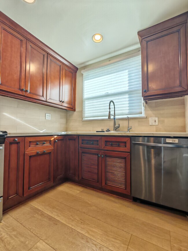 Building Photo - 11762 Brookshire Ave