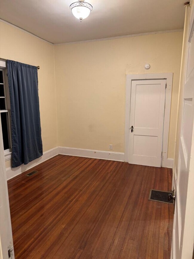 Building Photo - 1533 W Northwest Blvd