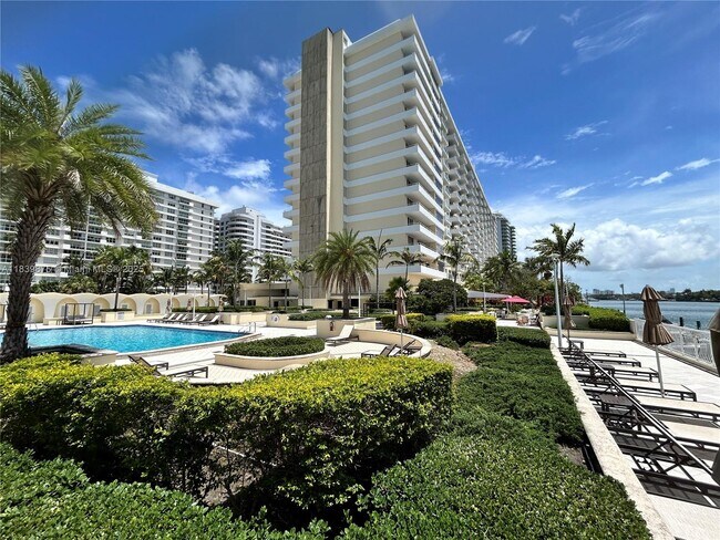 Building Photo - 5600 Collins Ave