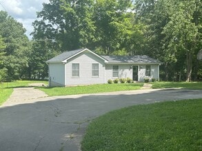 Building Photo - FOR LEASE- 2 BED, 1 BATH HOME THAT BACKS UP TO THE CUMBERLAND RIVER