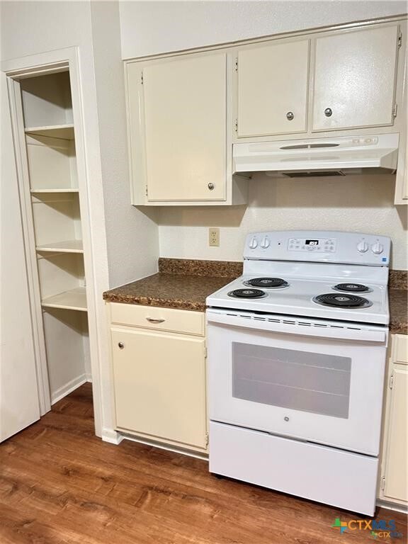 Building Photo - 1051 Country Club Dr