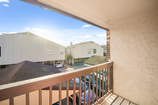 Building Photo - 3987 Tanglewilde St