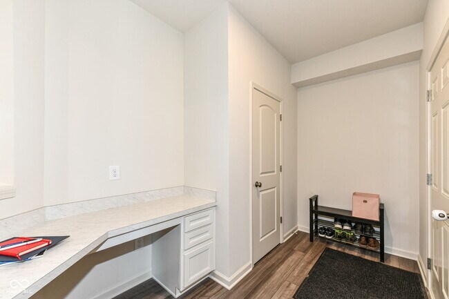 Building Photo - 7101 Oak Trce Ln