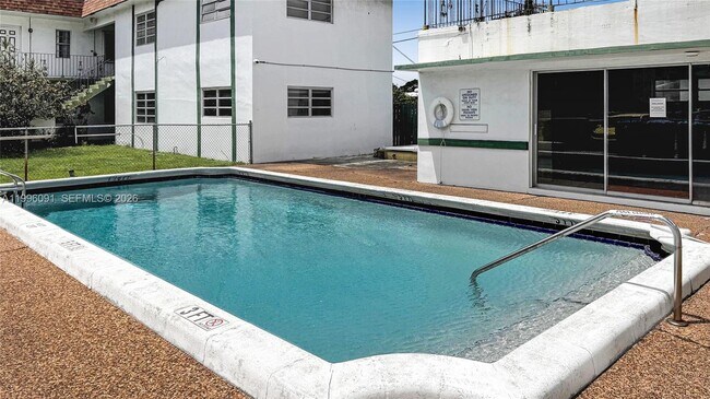 Building Photo - 2219 Polk St