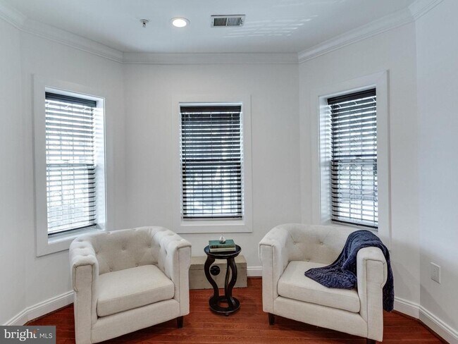 Building Photo - 161 Randolph Pl NW