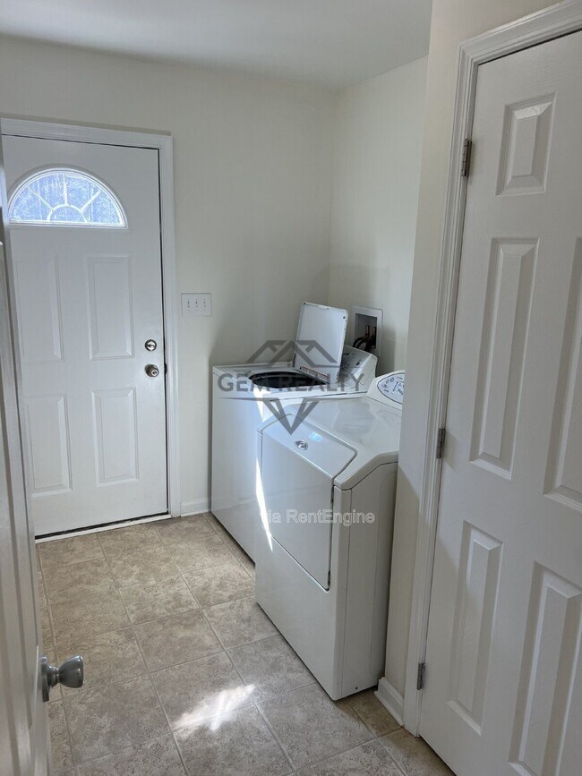 Building Photo - 8326 Quicks Way