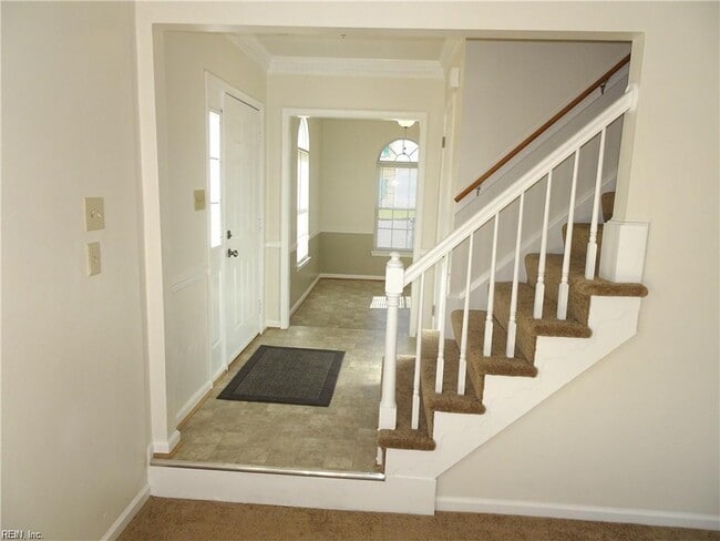 Building Photo - 420 Greenview Dr