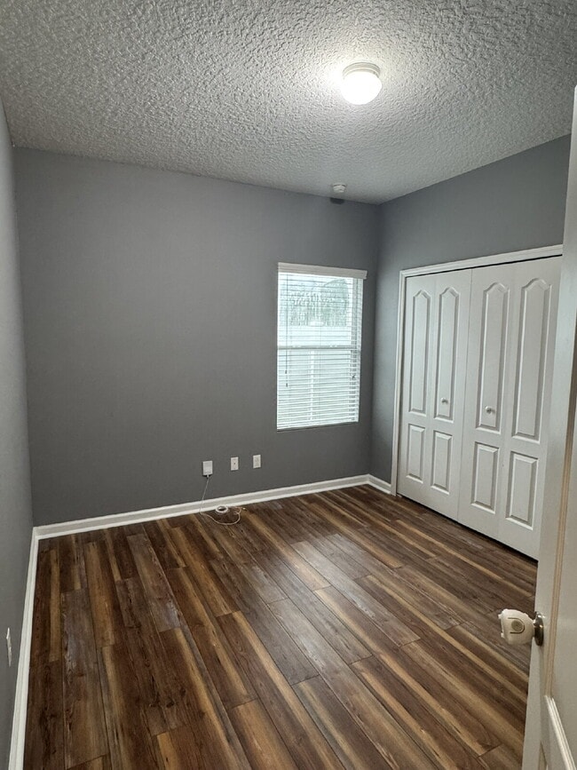 Building Photo - For Rent