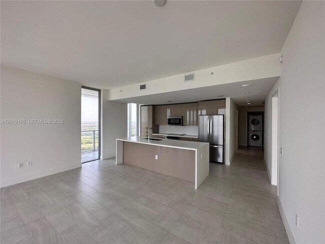 Building Photo - 2000 Metropica Wy