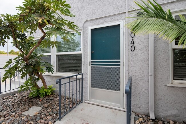 Building Photo - 2 WEEKS FREE!!! Charming One Bedroom In Po...