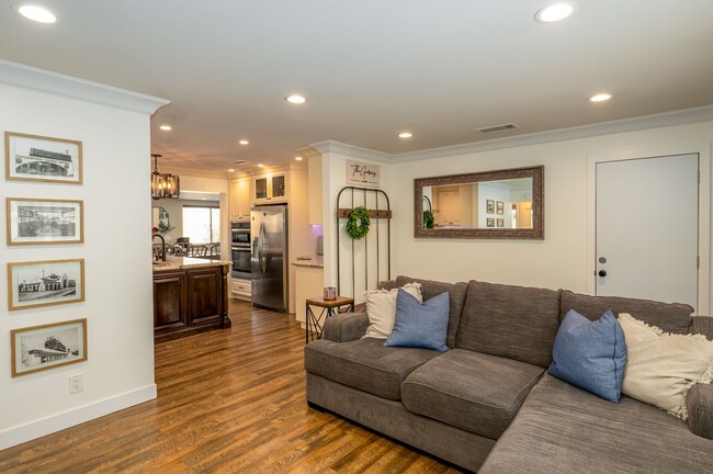 Building Photo - Gorgeous Remodeled 3 Bed 2 Bath Fullerton ...