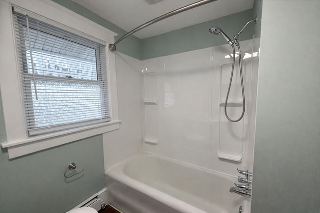 Building Photo - Large 4 bedroom home across from Franklyn Field.