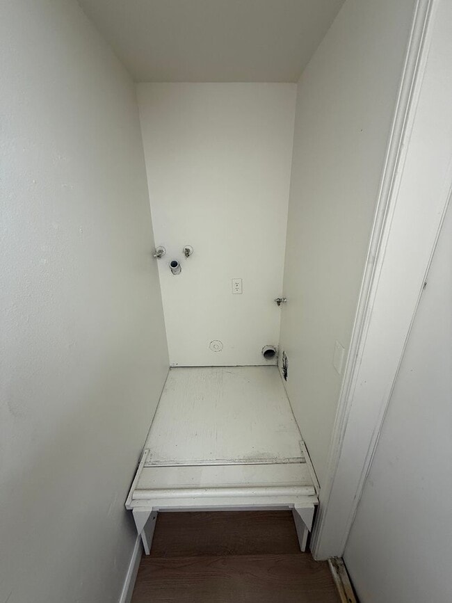 Building Photo - Paul Lee - R7535