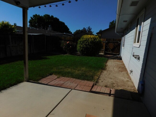 Building Photo - Recent Remodel