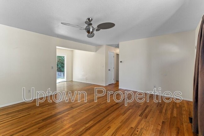 Building Photo - 16620 SW Oak St