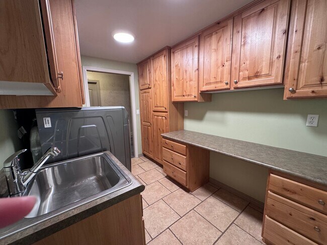 Building Photo - Beautiful Draper Home for Rent!