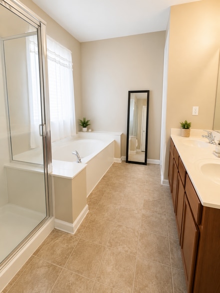 Building Photo - 5571 Wavecrest Cir