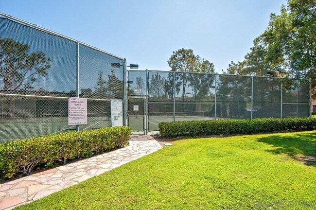 Building Photo - Delightful 2 Bedroom 2 Bath Condo in UTC