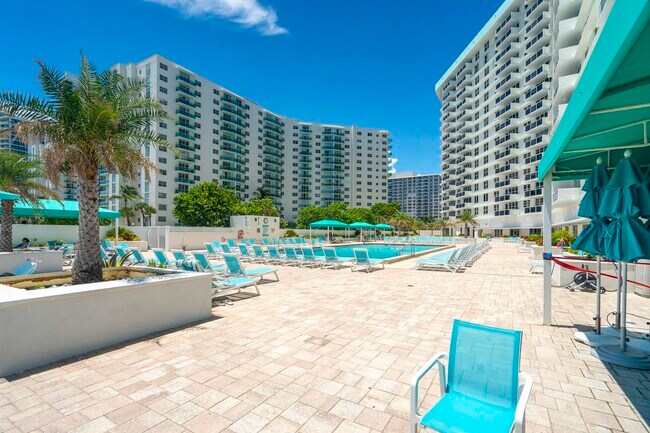 Building Photo - 3725 S Ocean Dr