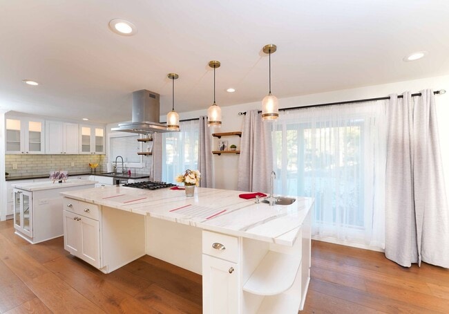 Building Photo - !! DESIRABLE 3 BEDROOM 3 BATHROOM LOCATED IN BEAUTIFUL RANCHO PALOS VERDES !!