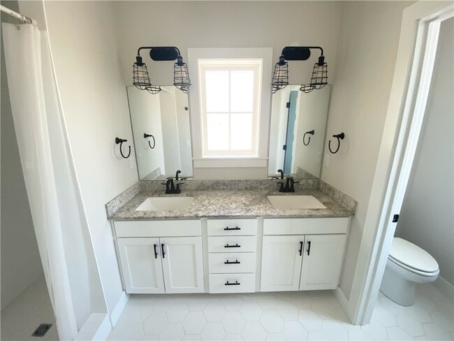 Building Photo - 930 S College Ave