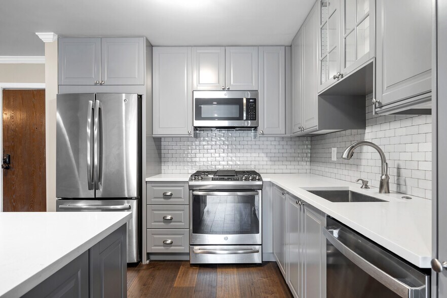 Building Photo - 310 N Jackson St