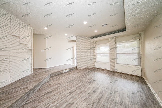 Building Photo - 821 SW 48th St