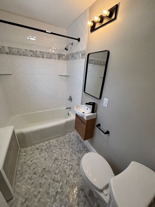 Building Photo - Newly Renovated 3-Bedroom, 2.5-Bath Home i...