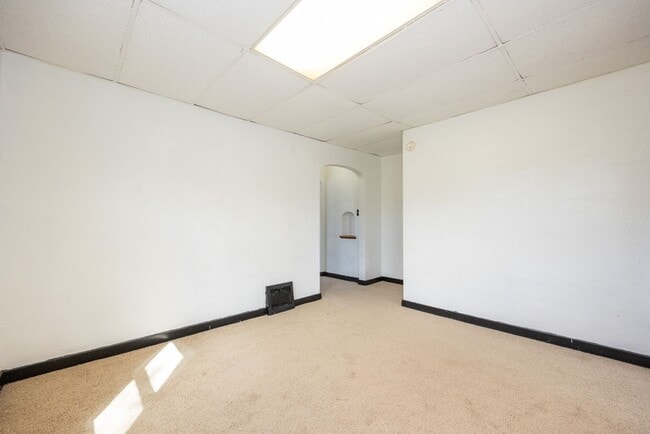 Building Photo - Trail St 223-225 W