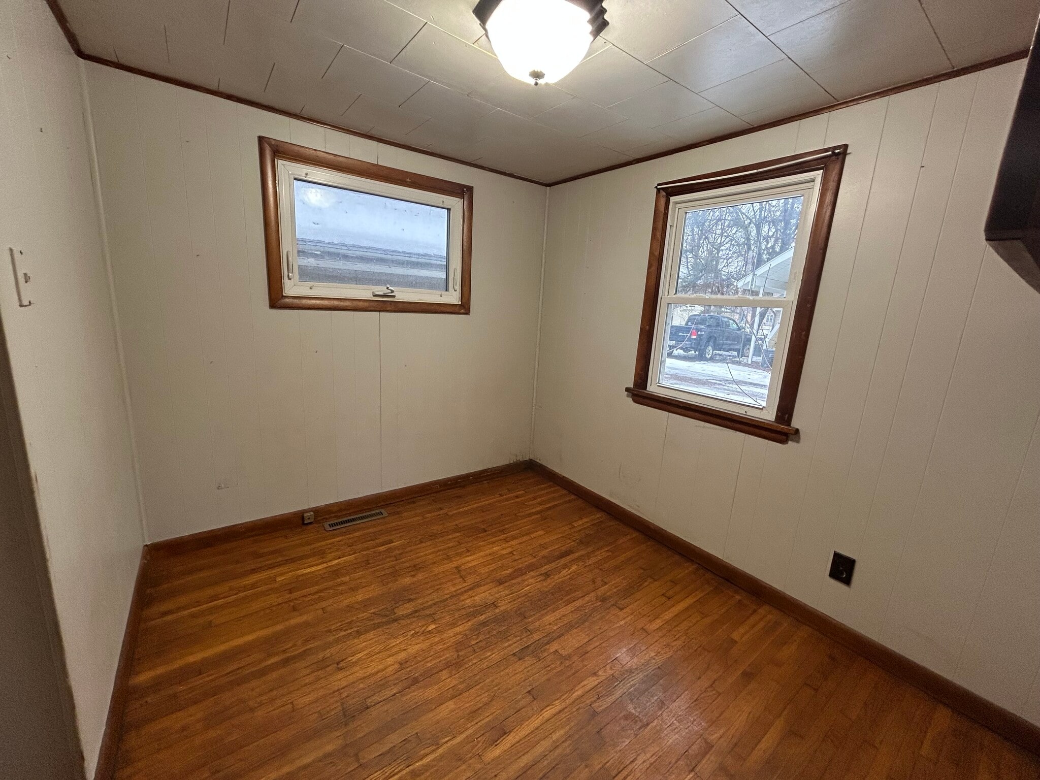 Building Photo - 711 3rd St