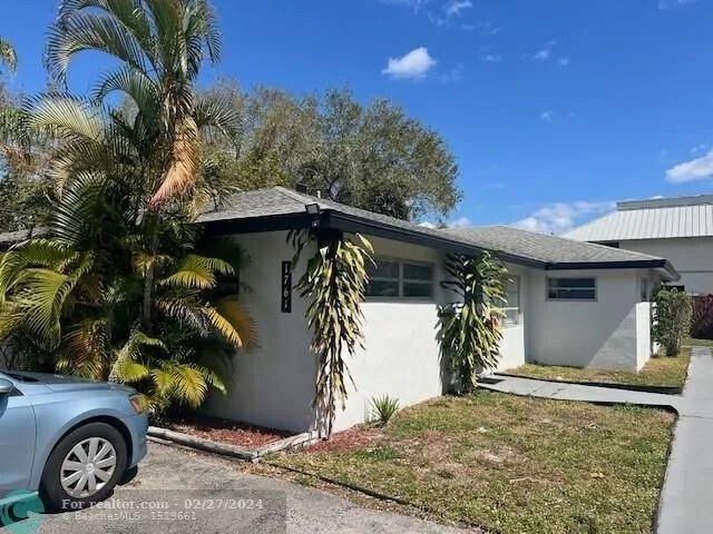 Building Photo - 1761 Windsor Dr