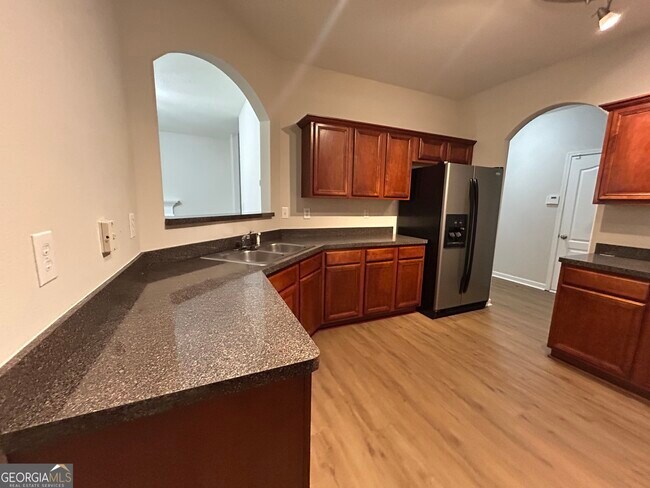 Building Photo - 6533 Silk Tree Pointe