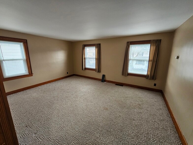 Living room - 14 Kingsbury Ave