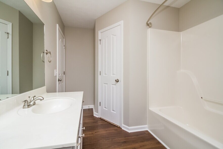 Building Photo - 2115 Montgomery Ln