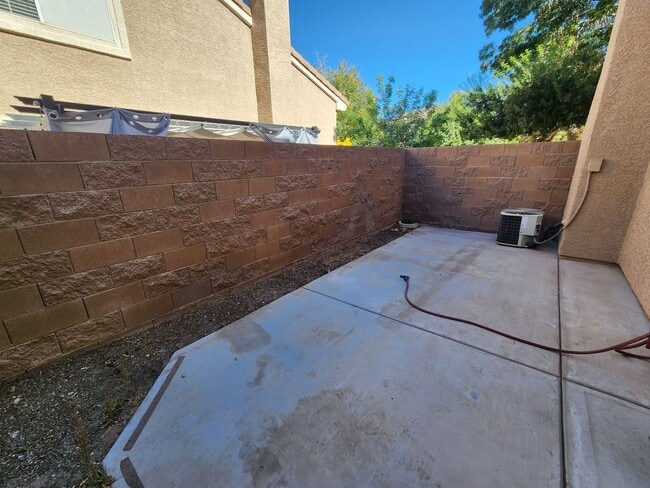 Building Photo - Beautiful townhouse in Silverado Ranch