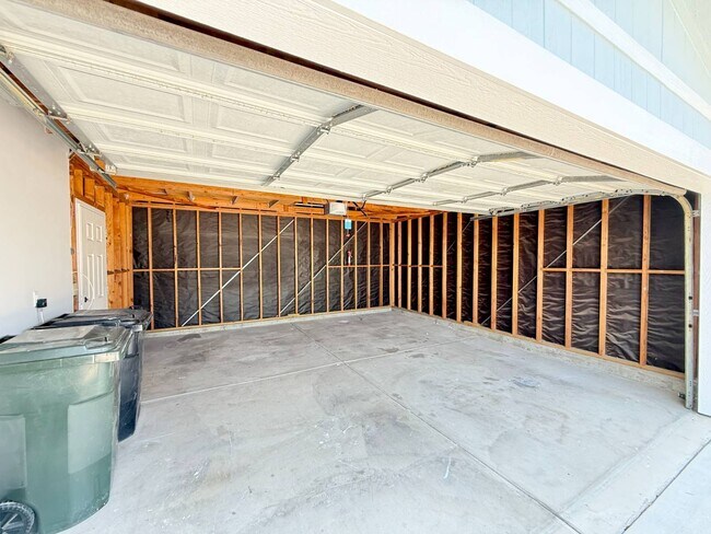 Building Photo - 4 Magnolia Via