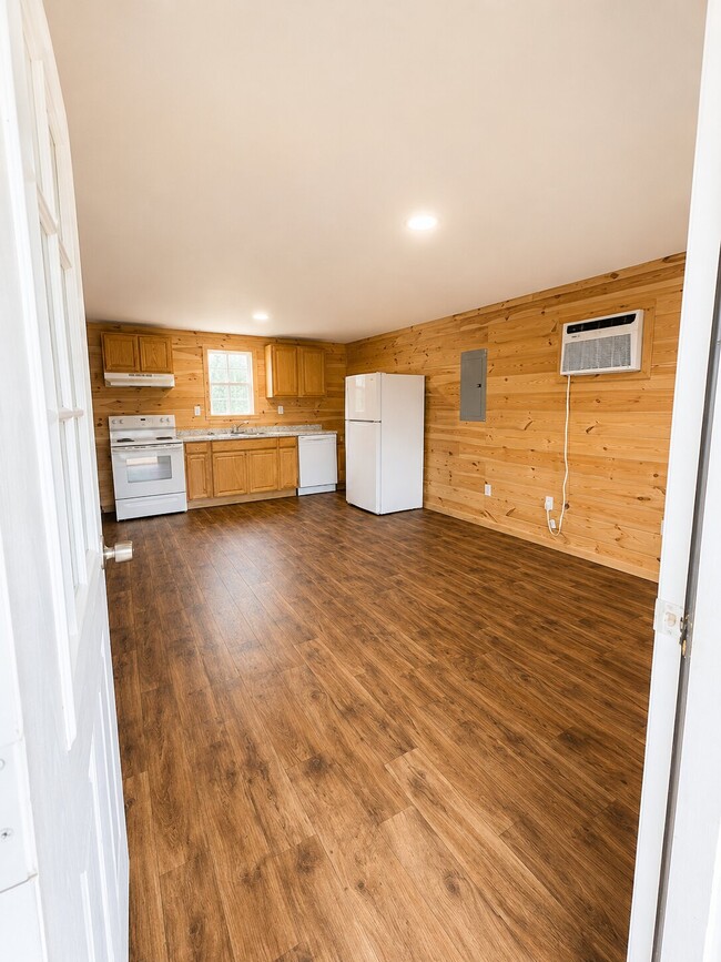 Building Photo - 153 Redbud Trl