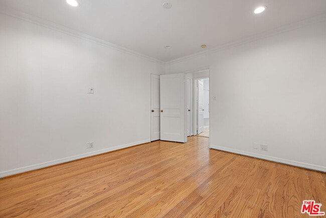 Building Photo - 8948 Burton Way